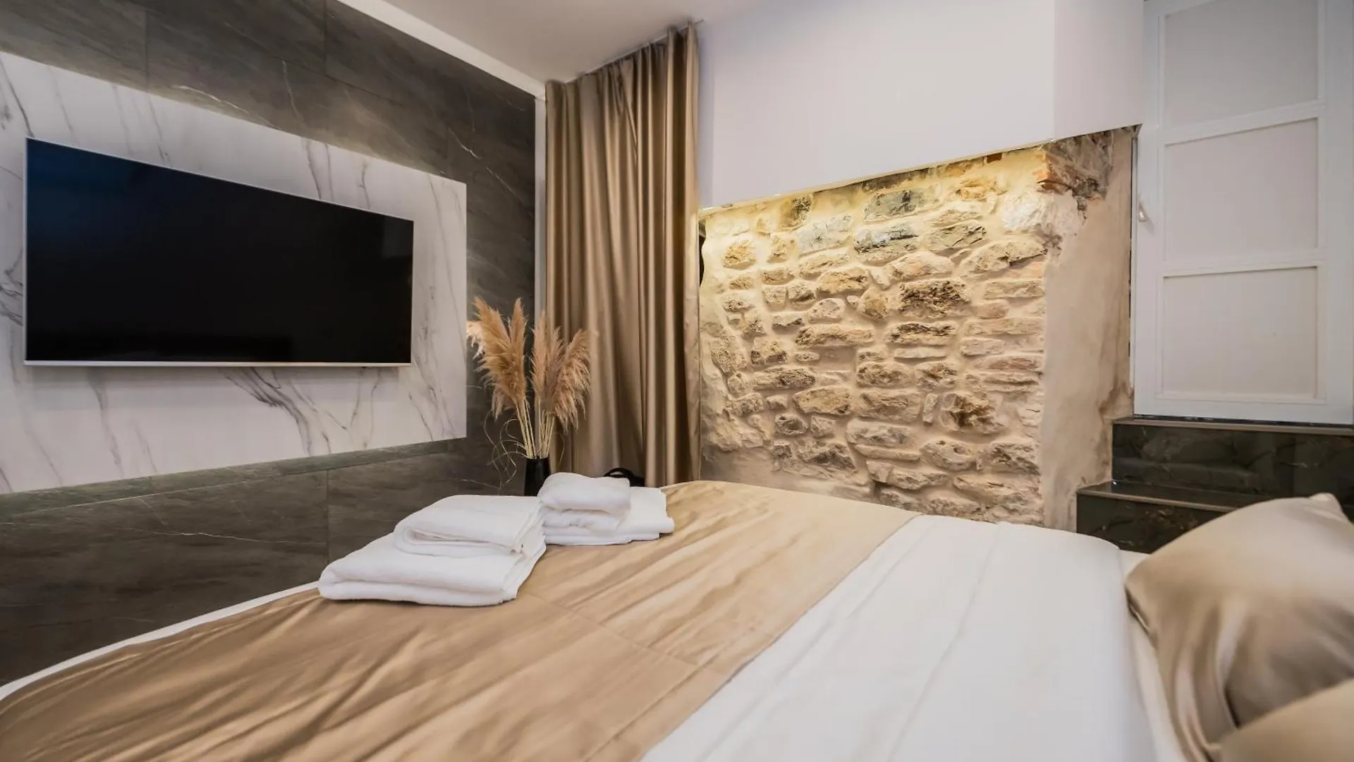Emperor'S Residence Luxury Room - Unique Unesco Site Split